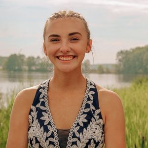 Meet your Posher, Abigail